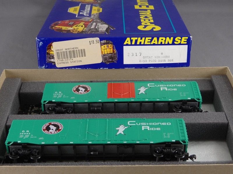 DTD   HO SCALE   ATHEARN 2317 GN 2 PK 50 PLUG DOOR BOX CAR   MODEL 