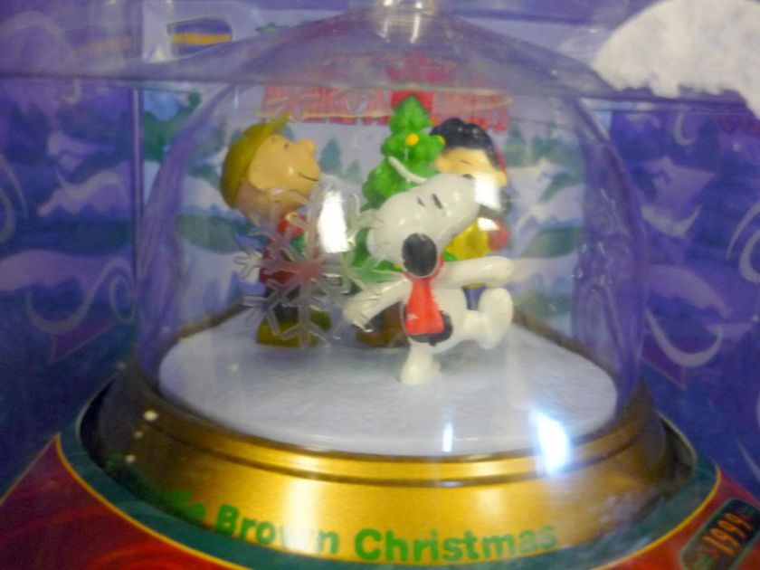 MIB BLOCKBUSTER VERY MERRY WHIRL AROUND SNOOPY ORNAMENT  