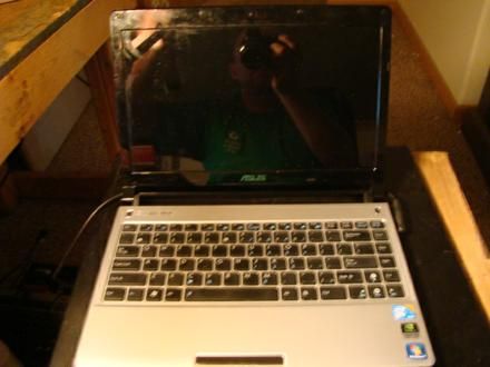 ASUS UL30Vt 13.3 Laptop Notebook Intel Core 2 Duo 1.3GHZ NO RAM no 