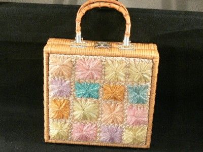 VINTAGE WICKER RATTAN RAFFIA FLOWER PURSE HANDBAG  