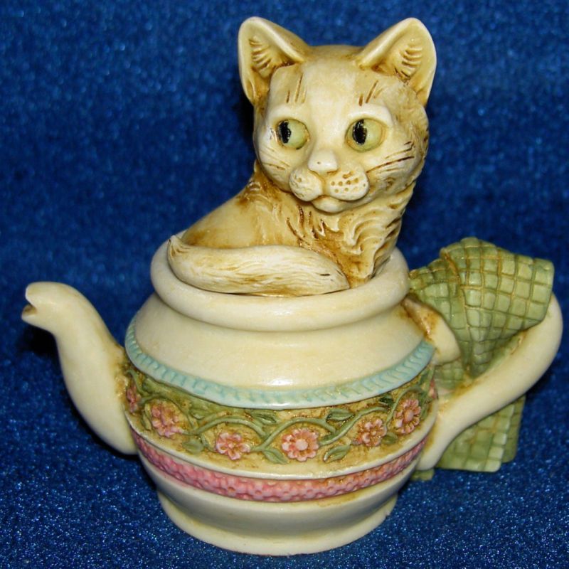 Harmony Kingdom~BRAGANZA~CAT IN TEAPOT~RETIRED~NIB  