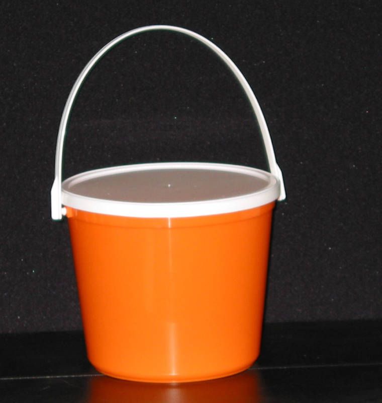 ORANGE PLASTIC BUCKETS LIDS SAND BEACH UTILITY BUCKET  