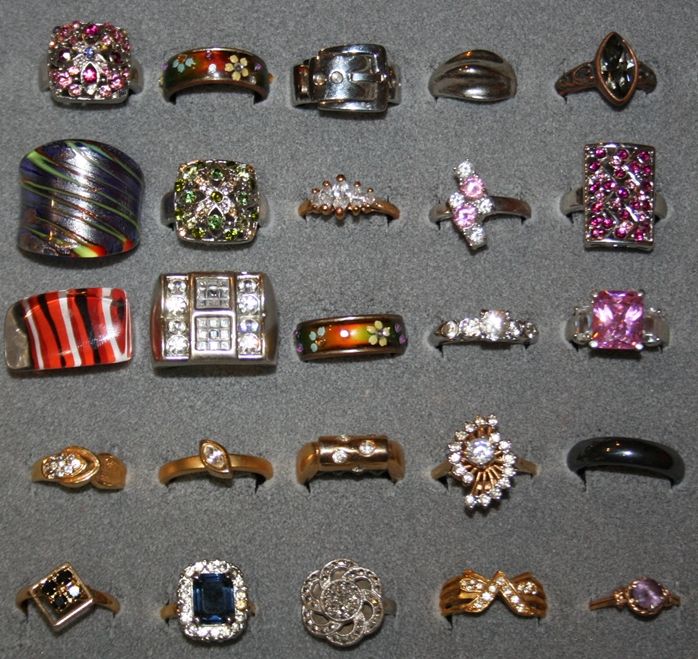 Lot of 25 Assorted Modern / Vintage Look Fashion Rings Rhinestone 