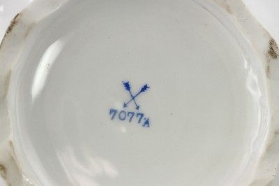 Vintage DArt China 7077A Crossed Blue Arrows Rose Floral Pierced Bowl 