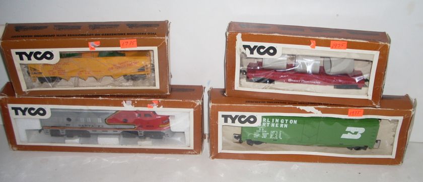 This is a Vintage 1975 HO Tyco Lot, consisting of an Engine & Three 