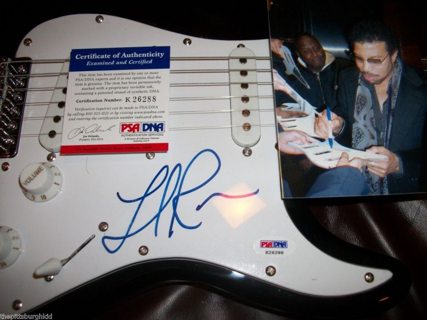 RARE LIONEL RICHIE SIGNED COMADORES GUITAR CERTIFIED BY PSA DNA VERY 