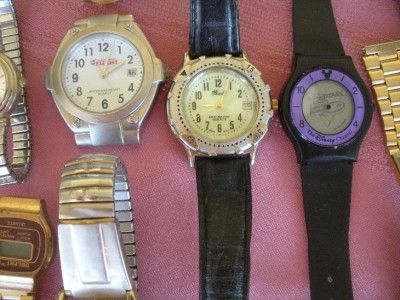 mixed lot of 9 different watches. They are all in need of batteries.