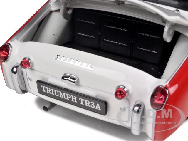 TRIUMPH TR3A WHITE/RED 1/18 DIECAST MODEL CAR BY KYOSHO 08032WR  