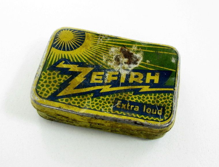 ANTIQUE BOX RECORD PLAYER GRAMOPHONE NEEDLES ZEFIRH *  