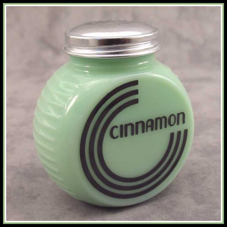 JADEITE GREEN GLASS ART DECO CINNAMON SHAKER Range Size  